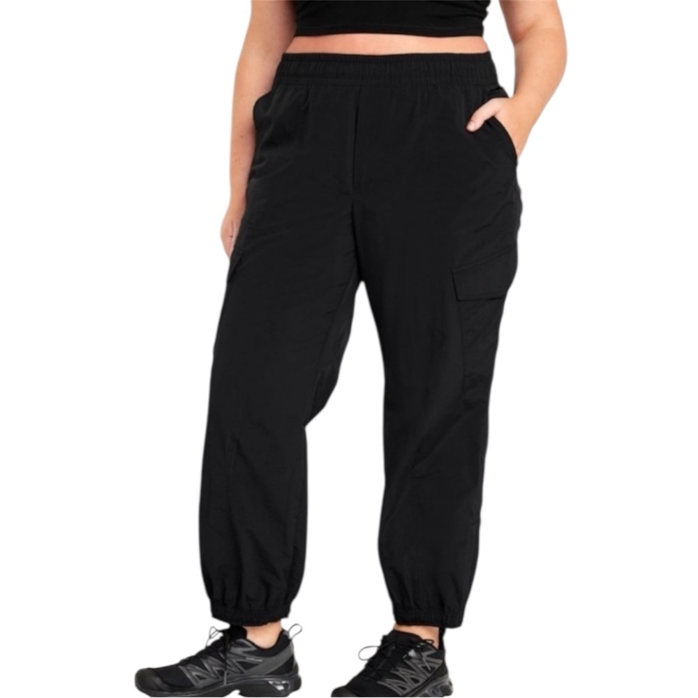 NWT! Black High-Waisted Ankle-Zip Cargo Jogger Pants L